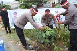 Polresta Palu lakukan penghijauan dengan tanam sebanyak 800 bibit pohon