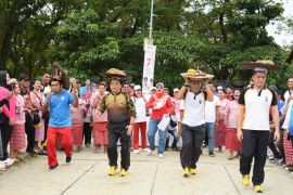 Kapolda Maluku ikut lomba "Keku Dulang" rawat keberagaman meriahkan HUT provinsi
