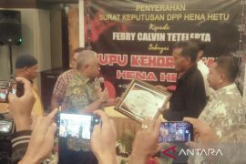 Febry  Tetelepta dapat gelar adat Upu Kehormatan Jazirah Leihitu