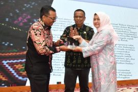 Dekranasda: Buku "Tenun Sumatera Utara" media promosi UMKM