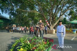 Royal Safari Garden gelar upacara bendera HUT RI libatkan pengunjung