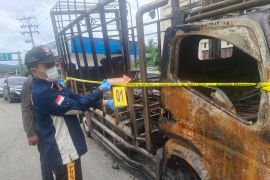 Truk ekspedisi  terbakar di Jalinsum Batunadua Padangsidimpuan