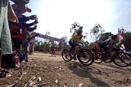 Hasil pertandingan cabor balap sepeda nomor MTB-XCC Putra Putri Porprov VI Babel