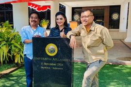 Ashanty bertekad selesaikan pendidikan doktor di Unair tepat waktu