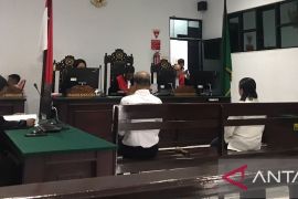 Dua terdakwa korupsi sisa DSP Satlak PB SBB dituntut  bervariasi