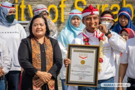 Deklarasi mahasiswa baru PKKMB Unesa tercatat MURI