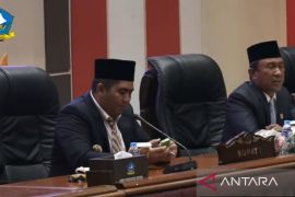 Rapat paripurna pemilihan Calon Wakil Bupati Bintan diskors dua kali