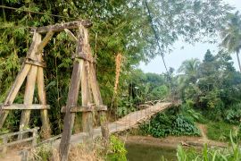 Warga harapkan bantuan perbaikan jembatan gantung