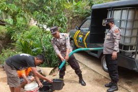 Polisi di Trenggalek modifikasi mobil patroli untuk suplai air bersih
