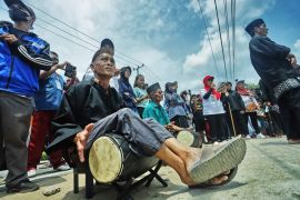 Tari Tabuh Desa Air Limau Warnai Penyambutan Api Obor Dari Simpang Teritip