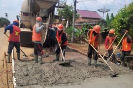 SKK Migas dan KKKS bangun jalan beton di Tanjungjabung Timur
