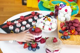 Tumbuhkan kreatifitas melalui kue "Sang Saka" bagi ibu dan anak