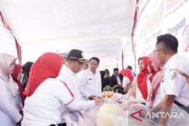 Pemkab Sampang gelar pasar murah atasi kenaikan harga bahan pokok