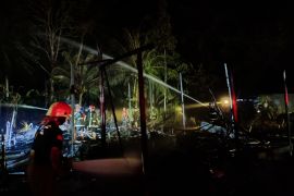 Kebakaran di Desa Andika Tapin, dua rumah dan gudang padi dilalap api