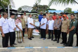 Pemkab Aceh Besar salurkan bantuan korban kebakaran Ponpes Gontor