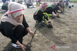 FOTO - Penanaman pohon serentak Polri lestarikan negeri