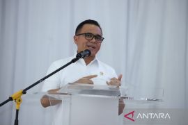Presiden Jokowi tunjuk Menteri PAN-RBjadi Menkopolhukam Ad Interim