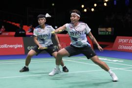 Apri/Fadia ukir sejarah bagi Indonesia dengan meraih medali perak Kejuaraan Dunia