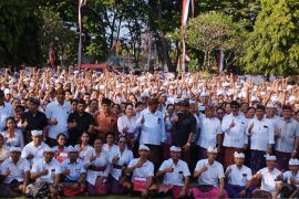 Gubernur Koster: Kurangnya guru di Bali karena terus bangun sekolah