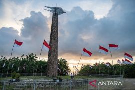 Monumen Trikora di Banggai Kepulauan Page 1 Small