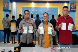 Imigrasi Baubau periksa dokumen 11 WNA India ditemukan di Buton