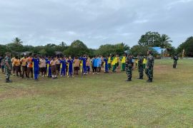 Satgas Yonif 726/Tml melatih pelajar baris-berbaris di Merauke