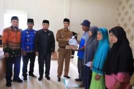 Pj Wako Payakumbuh apresiasi LKS Peti Bunian Lamposi yang salurkan ratusan paket sembako