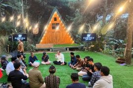 Pengurus MES silaturahmi dengan Ustad Hanan Attaki di Pesan_Trend