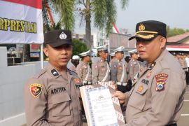 Lima anggota Polres Tabalong terima penghargaan