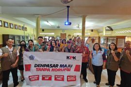 Tim Saber Pungli Denpasar sosialisasi antikorupsi sasar sekolah dan desa
