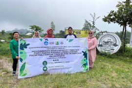 Petani Bukik Gompong diberi pengetahuan tentang higiene dan sanitasi daerah pertanian