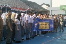 Satpol PP sosialisasikan larangan bakar sampah ke pelajar