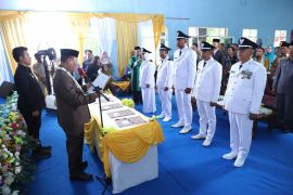 Pj Bupati Batola ingatkan kades makmurkan desa dan sukseskan Pemilu