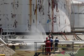 Simulasi penanggulangan kebakaran depo BBM