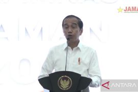 Jokowi ke relawan, "ojo kesusu" atraksi politik belum selesai