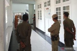 KPK geledah Kantor Wali Kota Bima, NTB