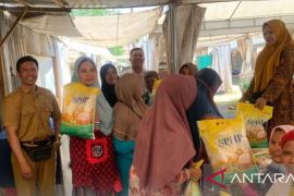 Tim gabungan distribusikan beras SPHP ke sejumlah pasar tradisional