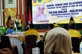 Gubernur  saat ramah tamah dengan Kulaan Banjar  harapkan angkutan massa terwujud