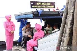 Perpustakaan apung untuk cerdaskan anak di pesisir