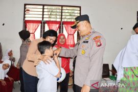 Polri peduli disabilitas, Kapolres Padangsidimpuan beri bantuan alat olahraga