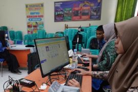 Keliling sekolah, Disdukcapil Kota Madiun "jemput bola" rekam KTP-el