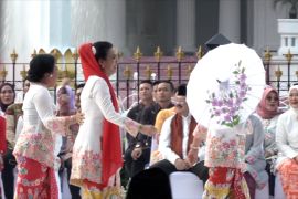 Ketika para menteri jadi peragawati di 'Istana Berkebaya'