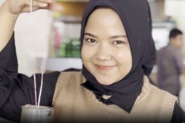 Kenikmatan teh tarik legendaris di pulau penawar rindu - Video