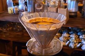 Perlu dicoba, ngopi di tengah rimbunnya kebun - Video