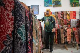 Gubernur Jawa Timur tinjau kampung batik khas Sidoarjo