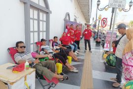 PMI Bangka Selatan serahkan 11 kantong darah ke RSUD