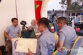 Kantor Imigrasi TPI Bandung melayani 100 pemohon paspor selama WJF 2023