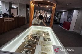 "Ulang-Alik ke Masa Lalu" TIM ungkap manuskrip maestro sastrawan Indonesia