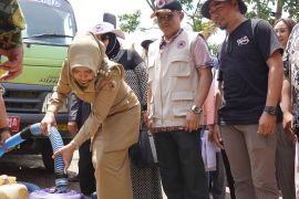 Pemkab Mojokerto salurkan air bersih ke wilayah terdampak kekeringan