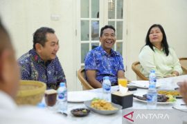 Pj Gubernur Babel makan malam bersama Direktur PLN Icon Plus